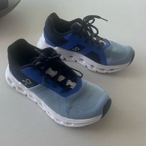 New On Running Cloudrunner sneakers!